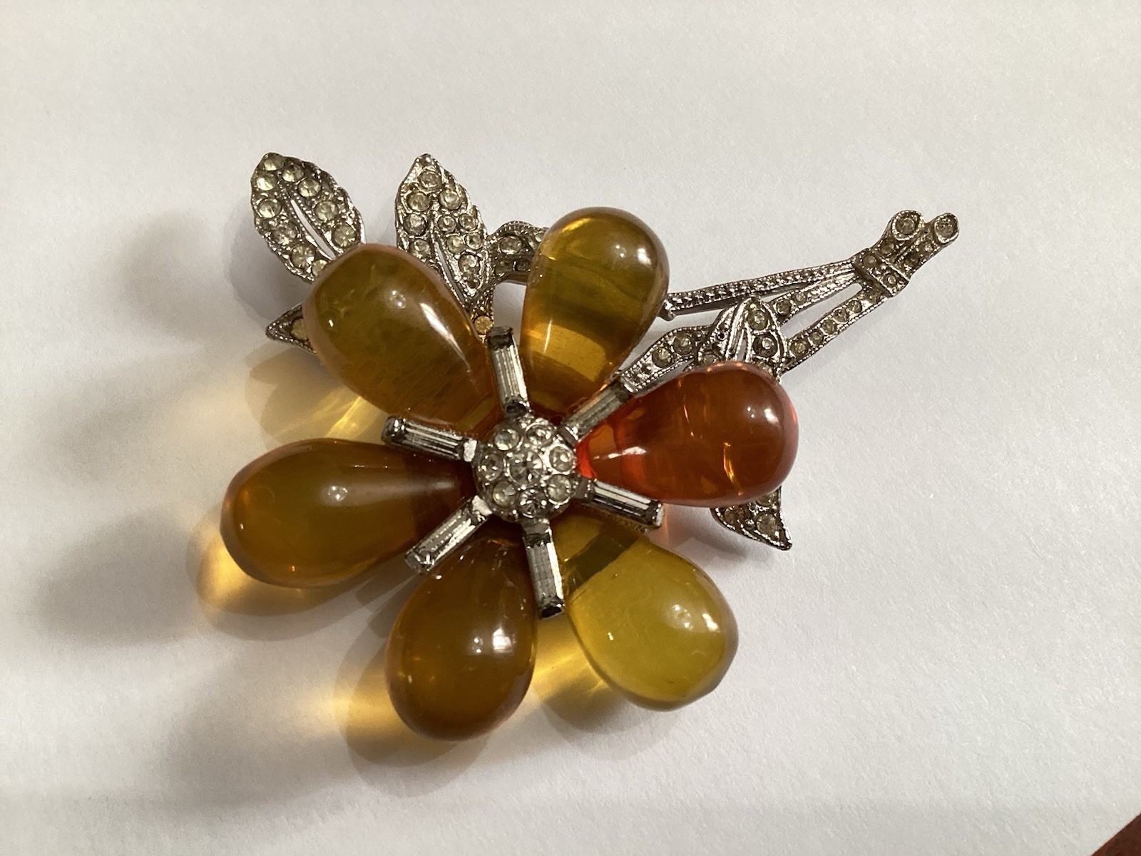 Vintage Apple Juice Bakelite & Strass Flower Basket Brooch Rhodium Pin 30’s