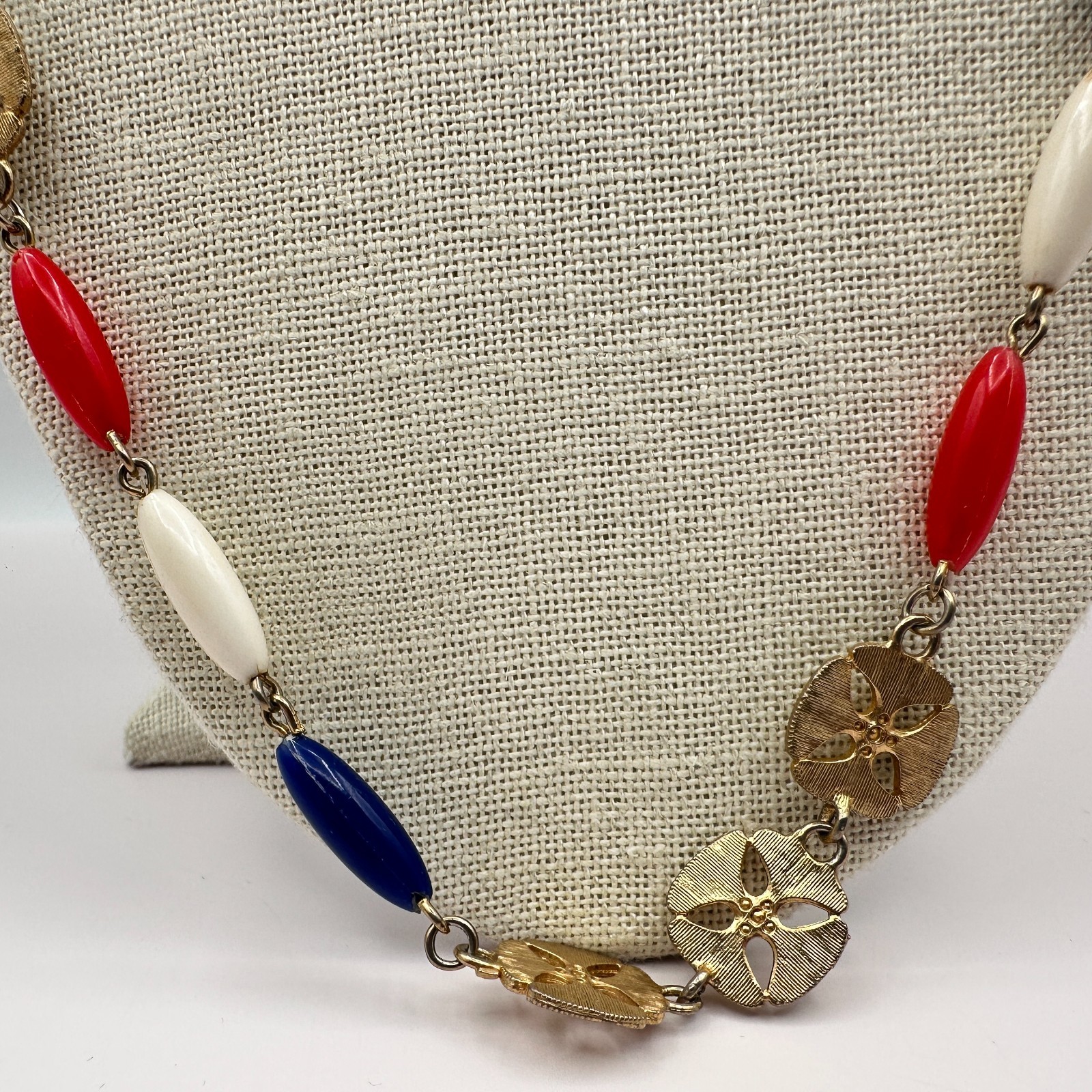 Vintage 80s Patriotic Red White Blue Beaded Gold Tone Necklace Classic Jewelry