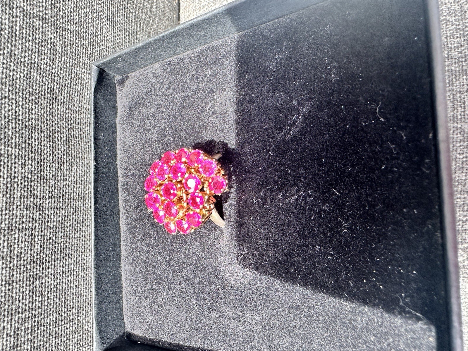 VINTAGE RARE FUSCHIA SAPHIRE COCKTAIL RING