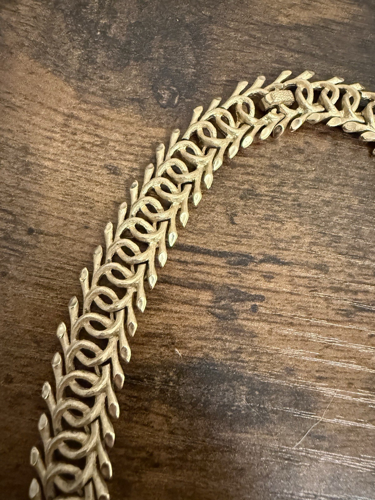 CROWN TRIFARI Link necklace Signed textured vine GOLD Tone Metal Vtg Jewelry