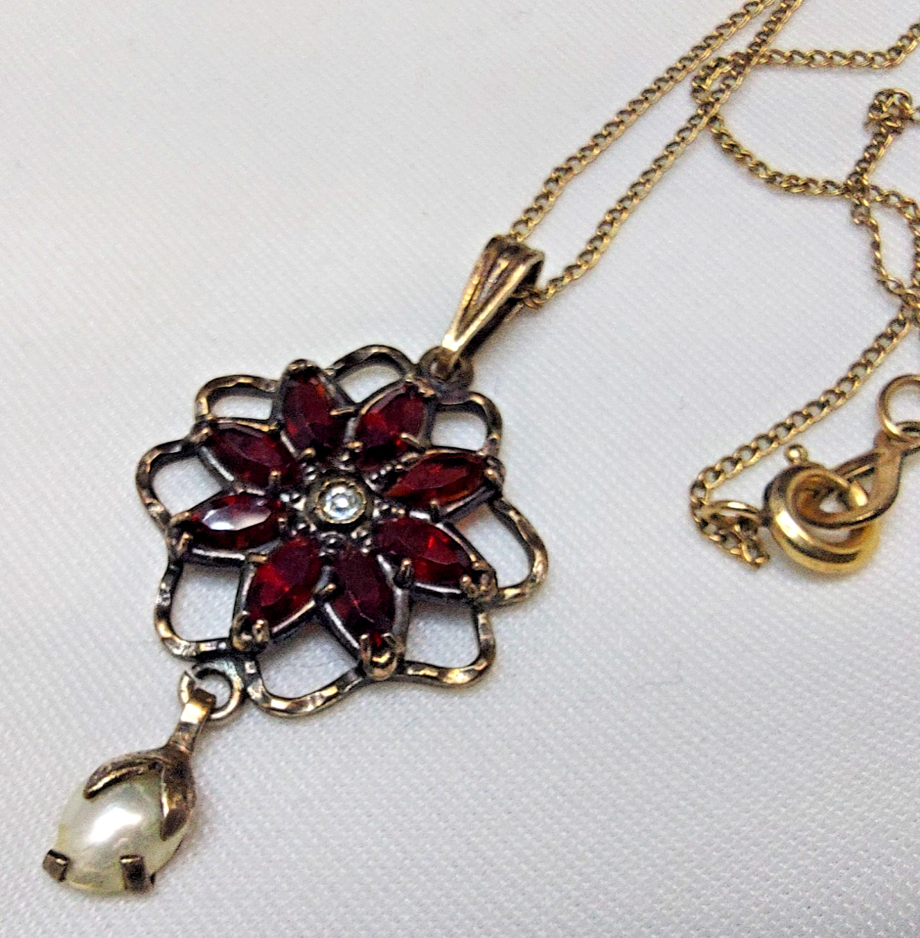 Vintage AMCO Victorian Style 1/20 14k Gold Filled Garnet Red Pendant Necklace