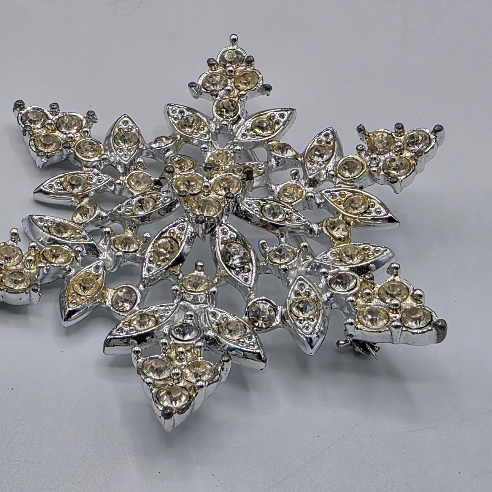 Sarah Coventry Vintage Snowflake Brooch Silver Tone Rhinestone Winter Pin