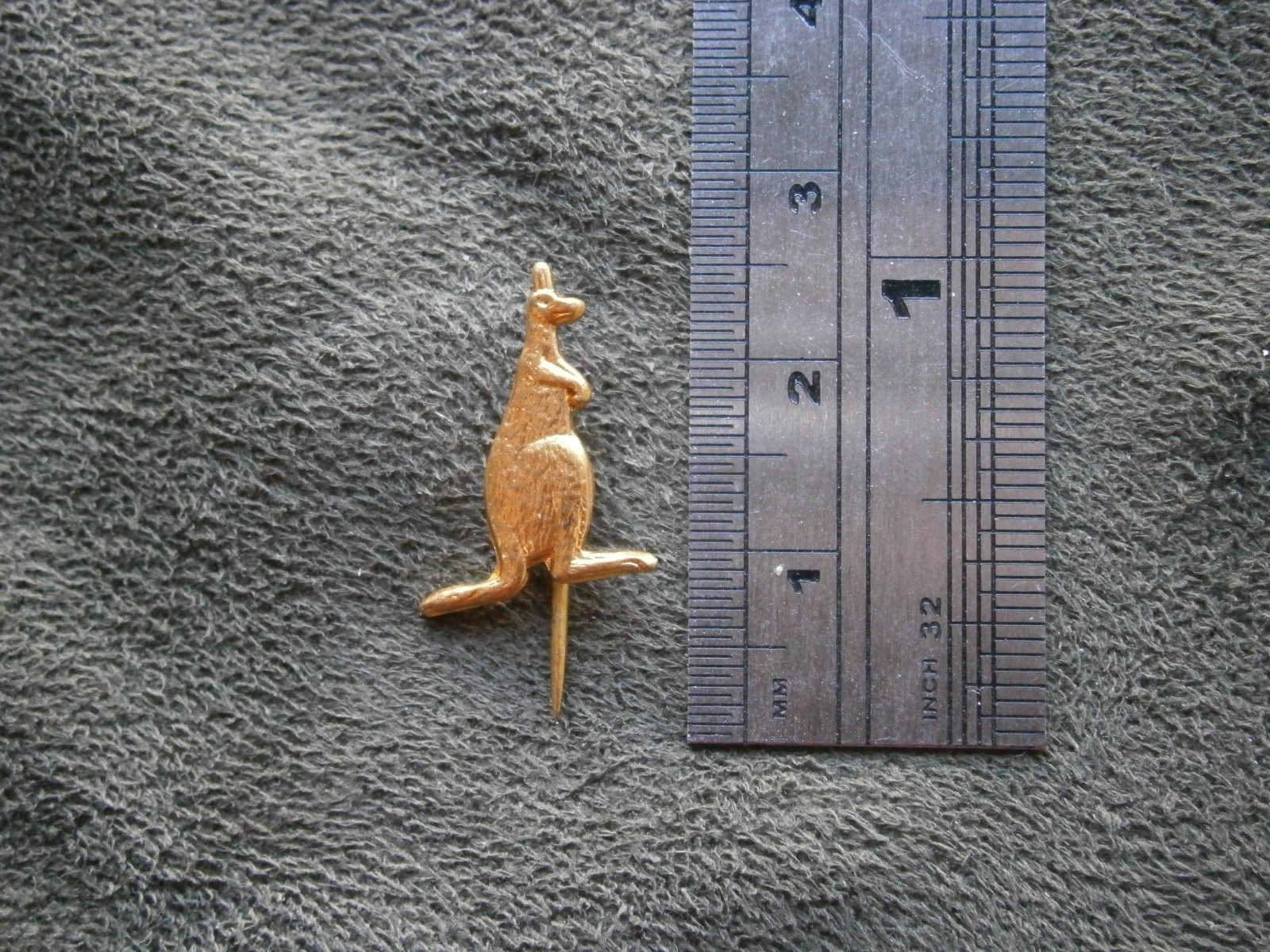 Kangaroo Australia Vintage Goldtone SHORT Stick Pin Lapel Pin