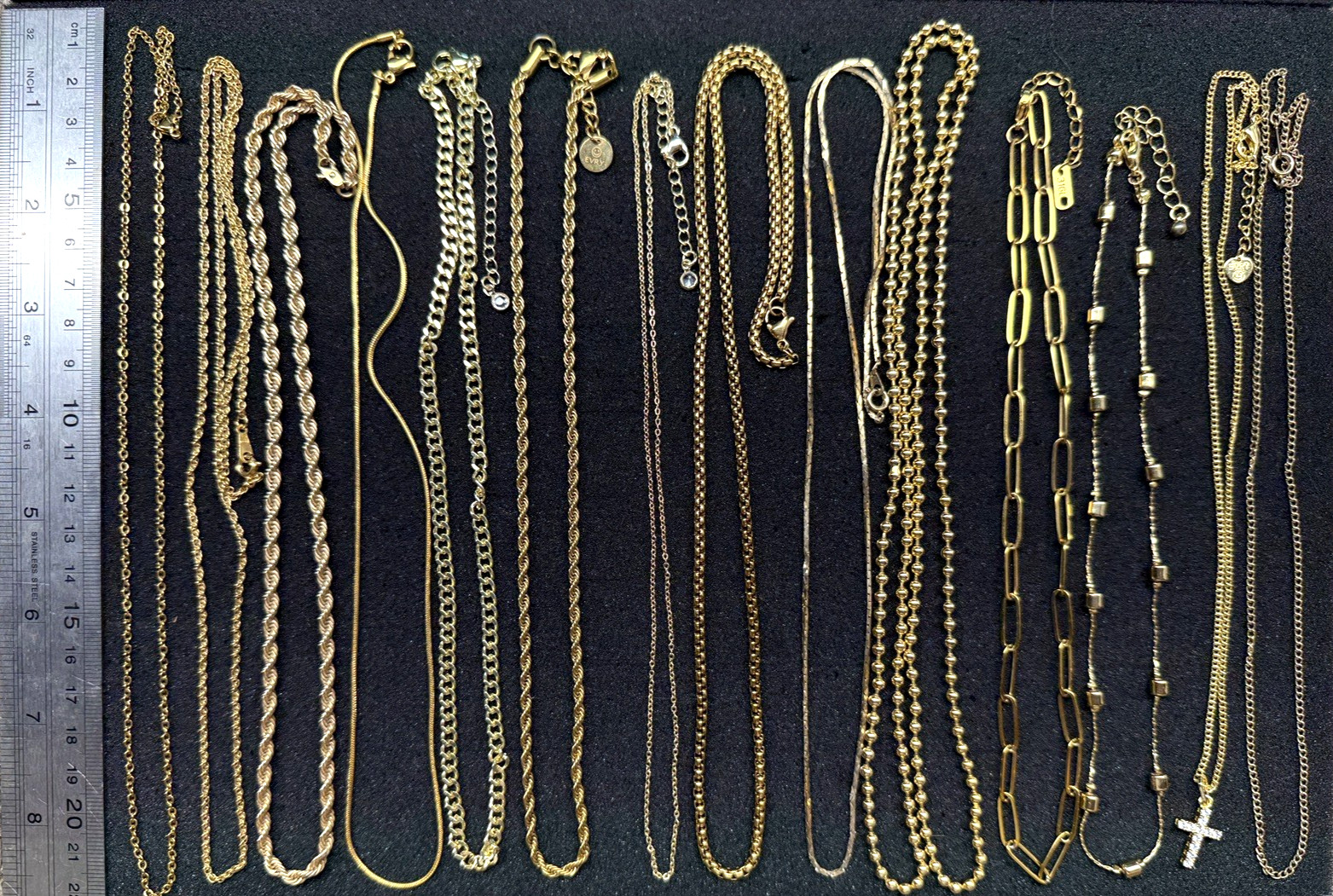 100 pcs Vintage Now Gold Tone Pendants Chains Necklaces Lot Signed & Unsigned