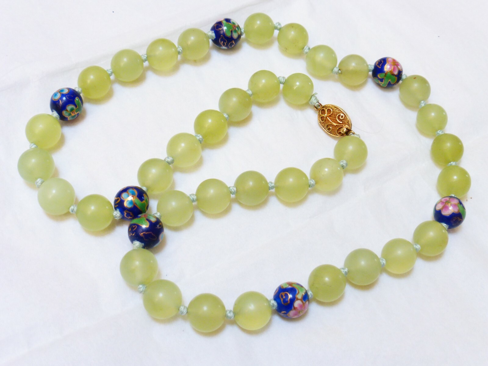 CHINESE VINTAGE CLOISONNE JADE 12mm BEADED NECKLACE, SILVER CLASP