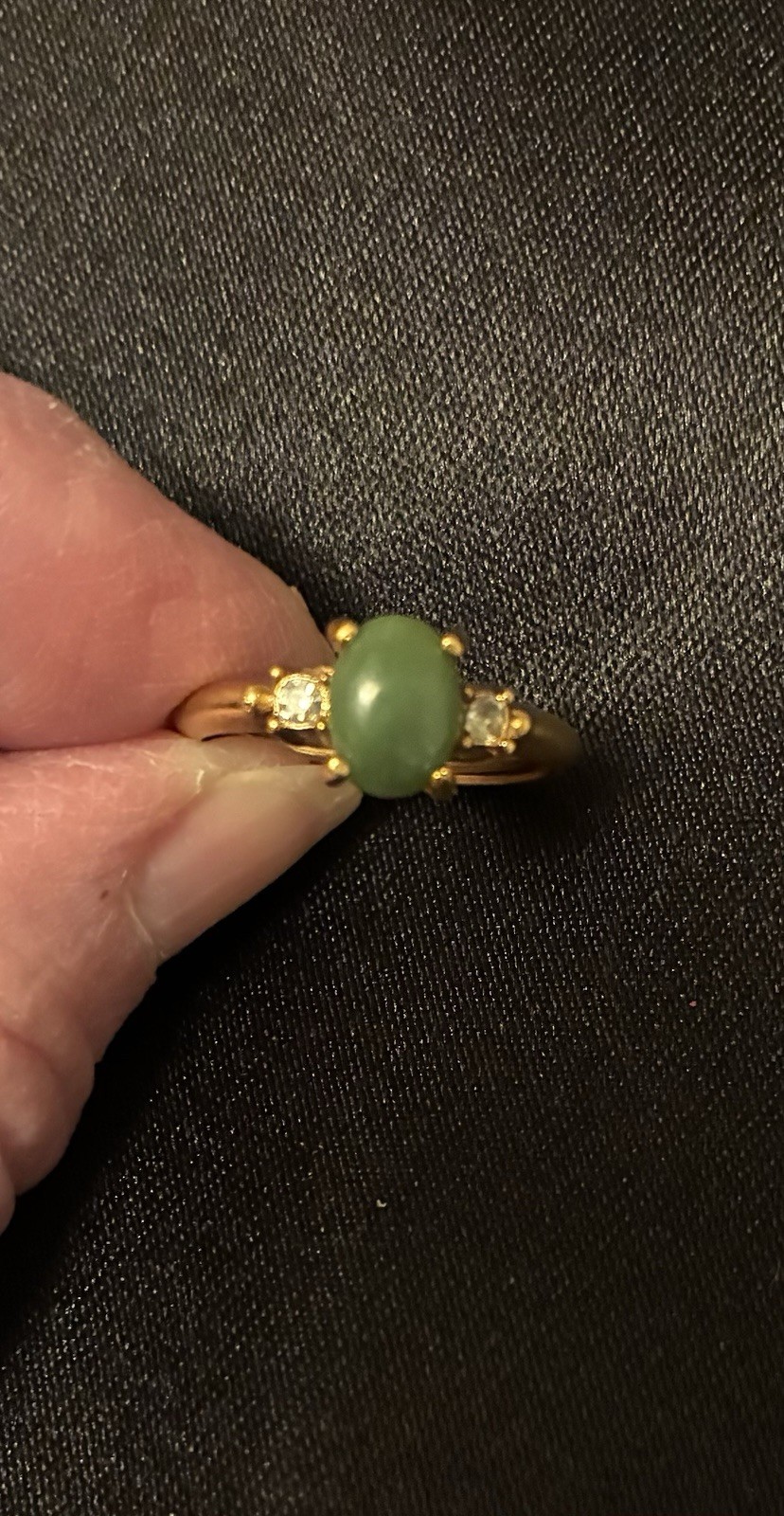 Vintage Avon Gold Tone Oval Green Jade Stone Ring. Beautiful For Any Occasion
