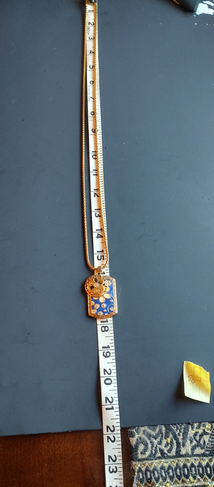 Floral gold-tone Enamel Floral Pendent Necklace 18″ very good vintage conditions