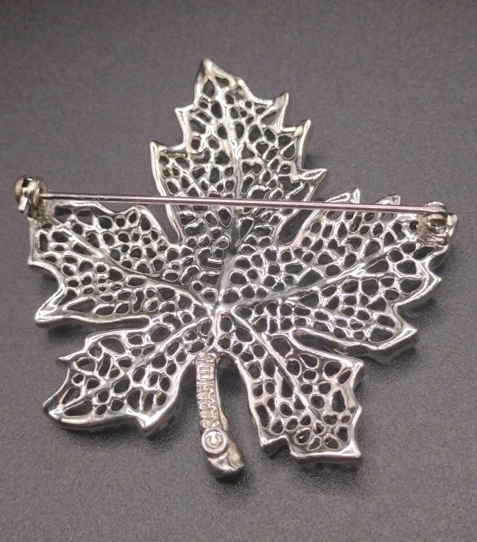 VTG. Sarah Coventry “SUMMER FROST” Shiny Silver Tone Maple Leaf Brooch