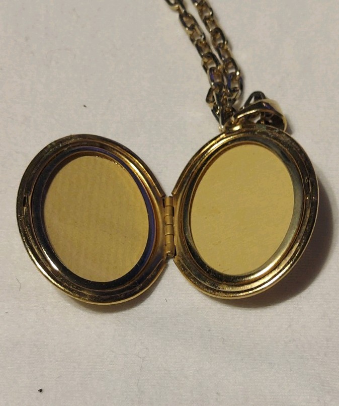Lot Of 10 Random Costume/Gold Pieces Of Jewelry PLEASE SEE ALL PHOTOS