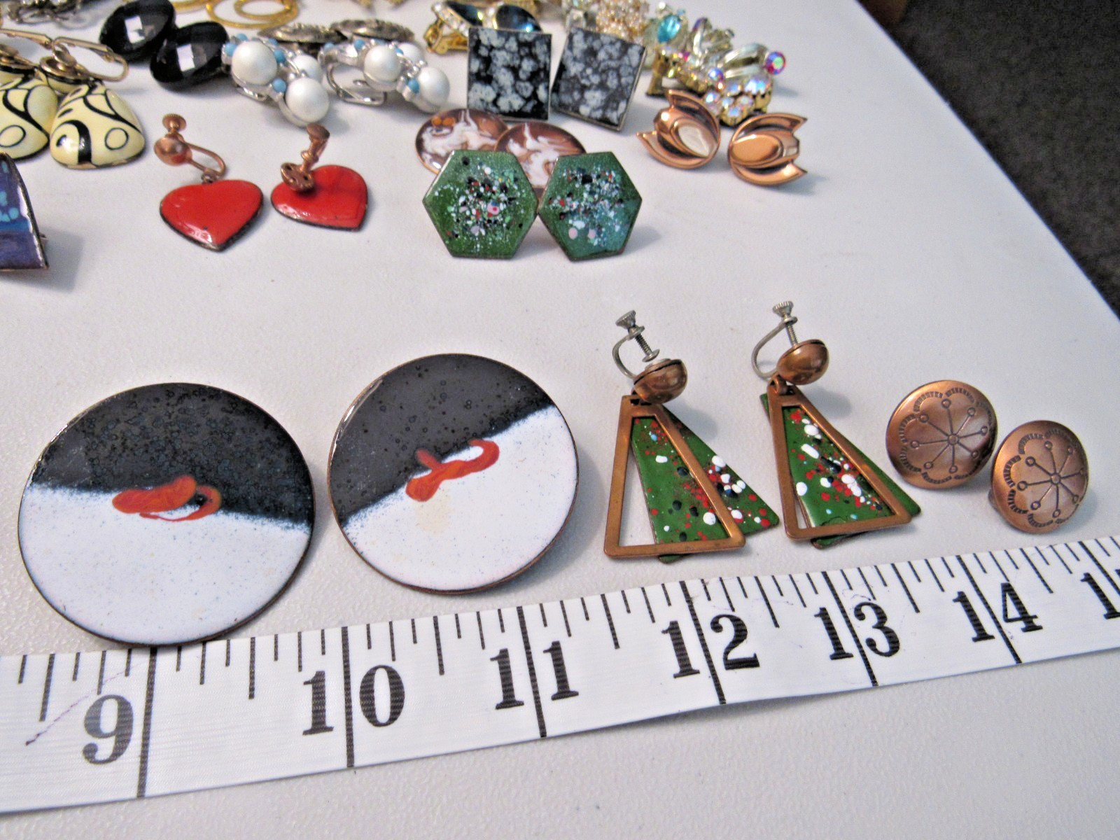 LOT OF 33 VINTAGE EARRINGS CLIP SCREWBACK ENAMEL RHINESTONE EISENBERG SARAH COV