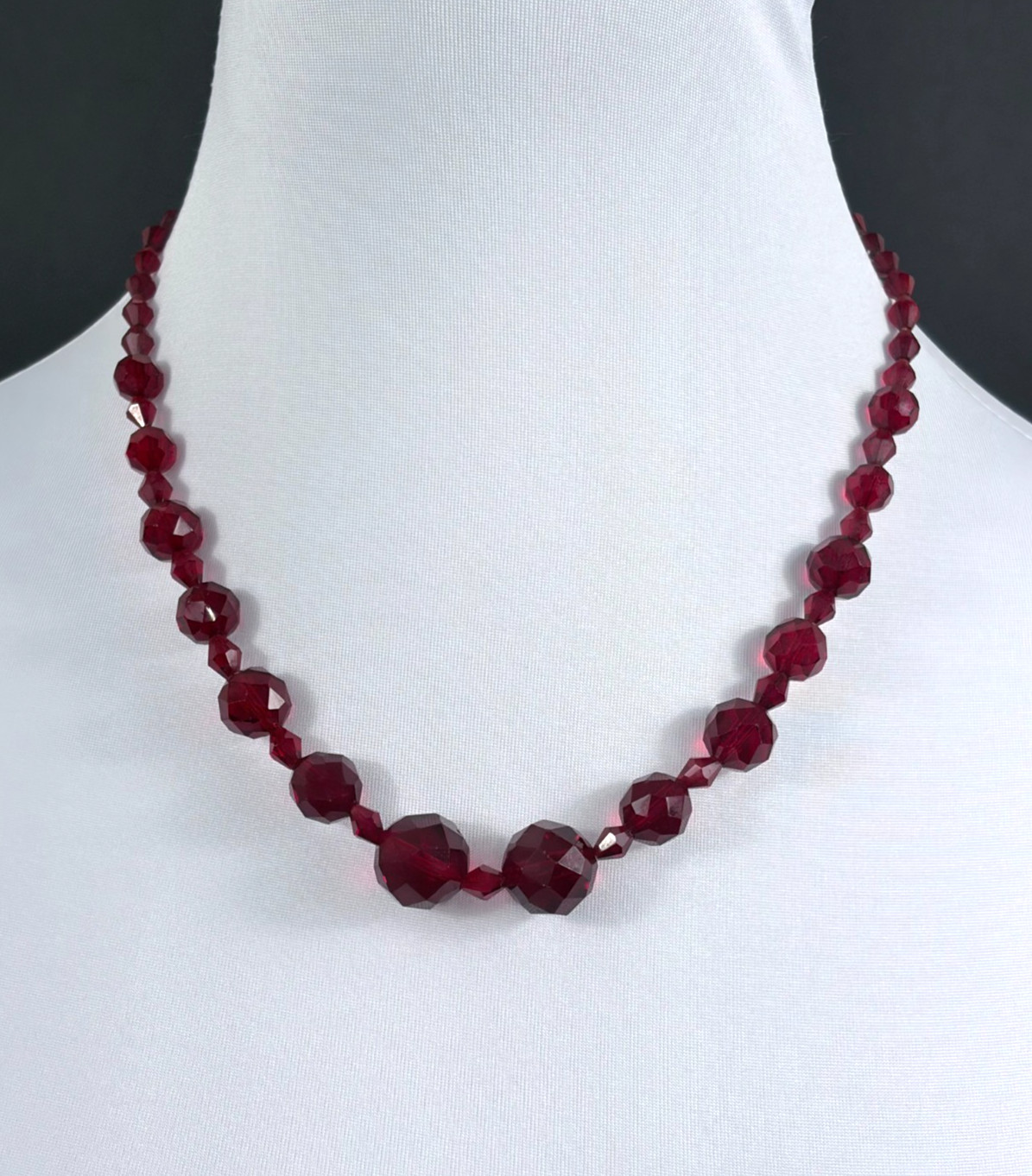 Vintage Faceted Bright Red & Clear Glass Graduated Bead Necklace 18″