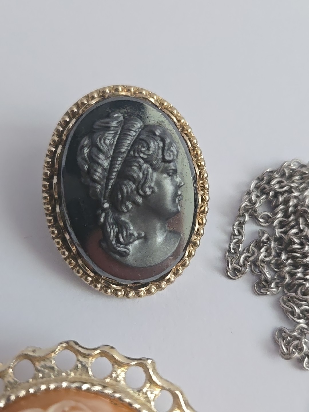 Vtg Modern Resin Cameo Pins Brooch Pendant Necklace Earrings Lot