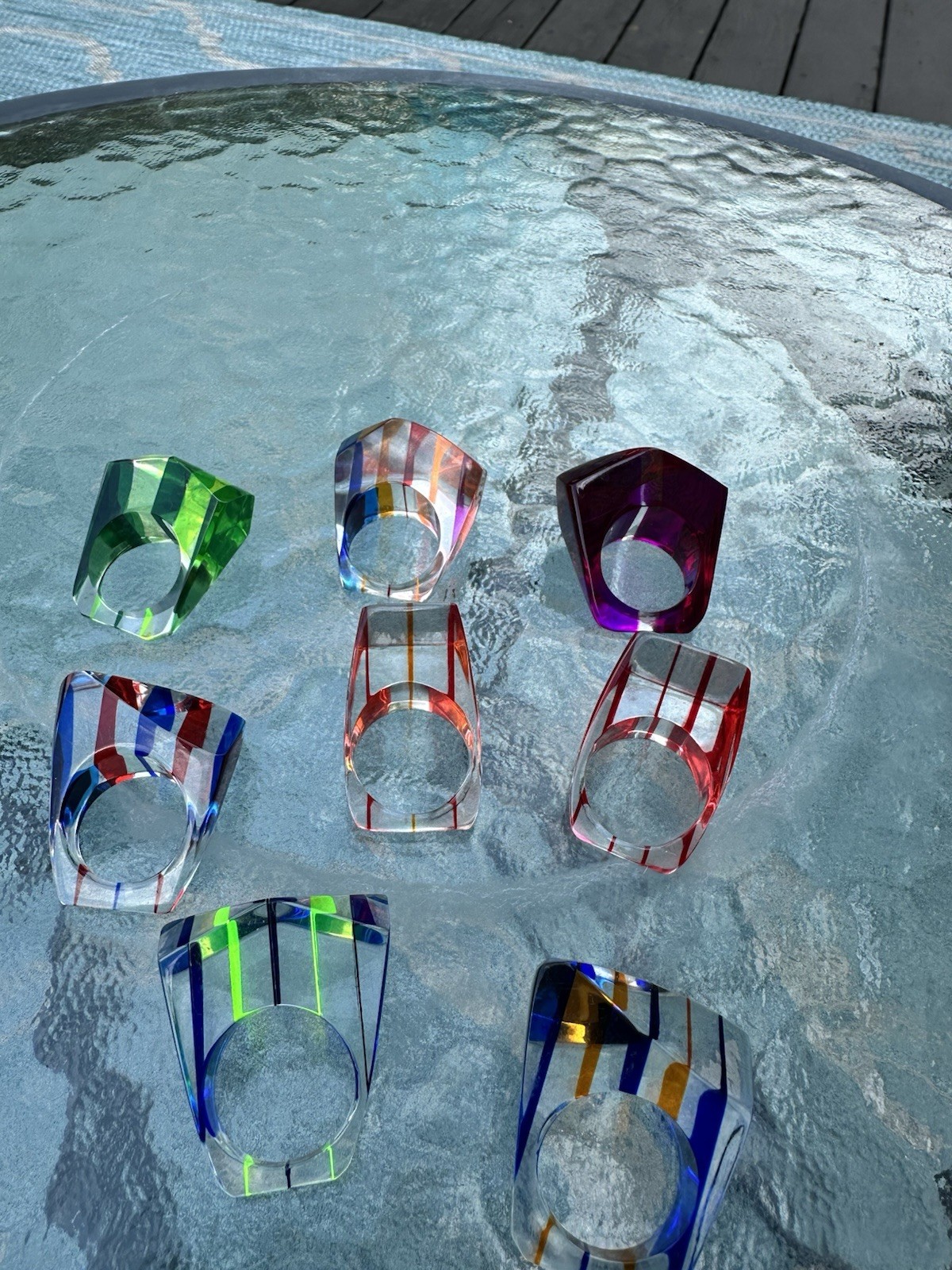 VINTAGE 1970’s MOD LUCITE STRIPED COCKTAIL GEOMETRIC CLEAR ACRYLIC RINGS
