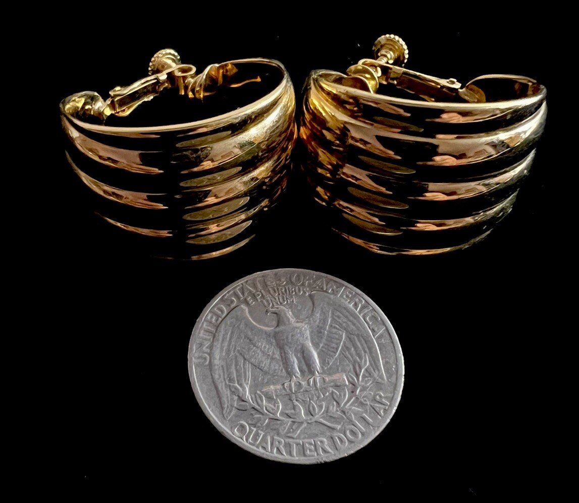 Vintage Large Signed NAPIER Goldtone Ribbed Wide Hooped Screwback Earrings