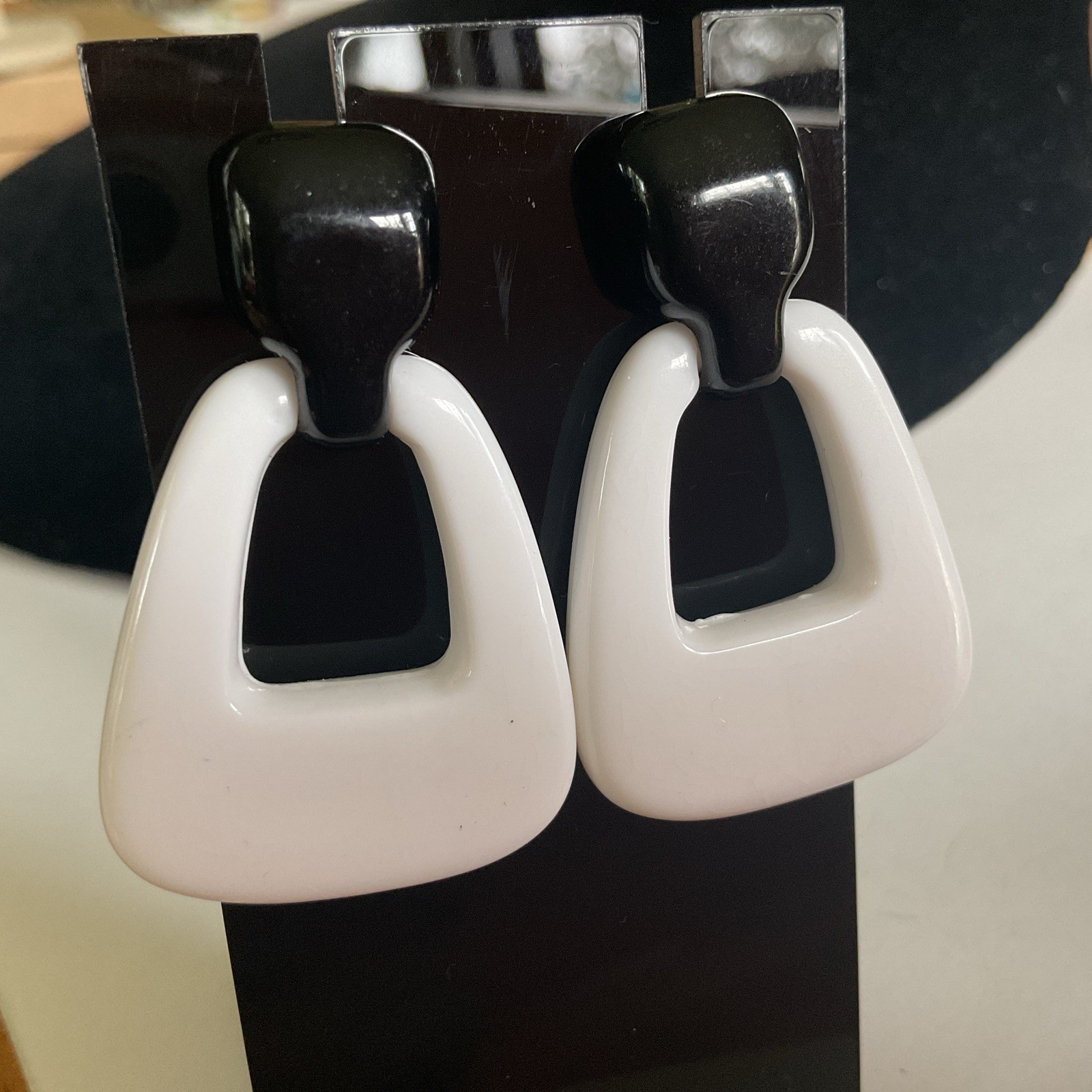 VINTAGE 80s NOS BLACK WHITE Door Knocker LUCITE 1 5/8″ POST EARRINGS