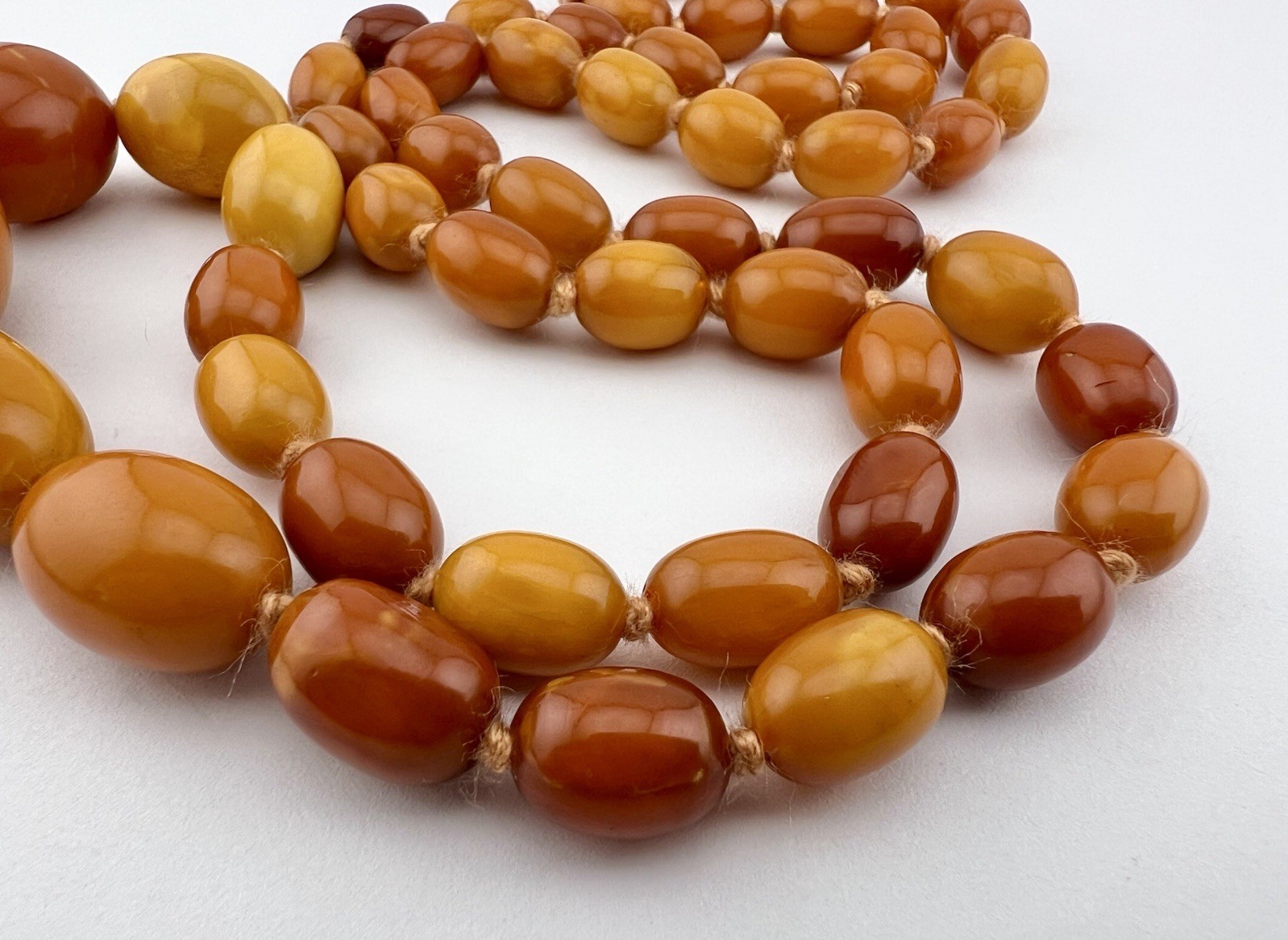 62.4g – Antique Butterscotch Egg Yolk Baltic Amber Swirl Round Bead Necklace 34″