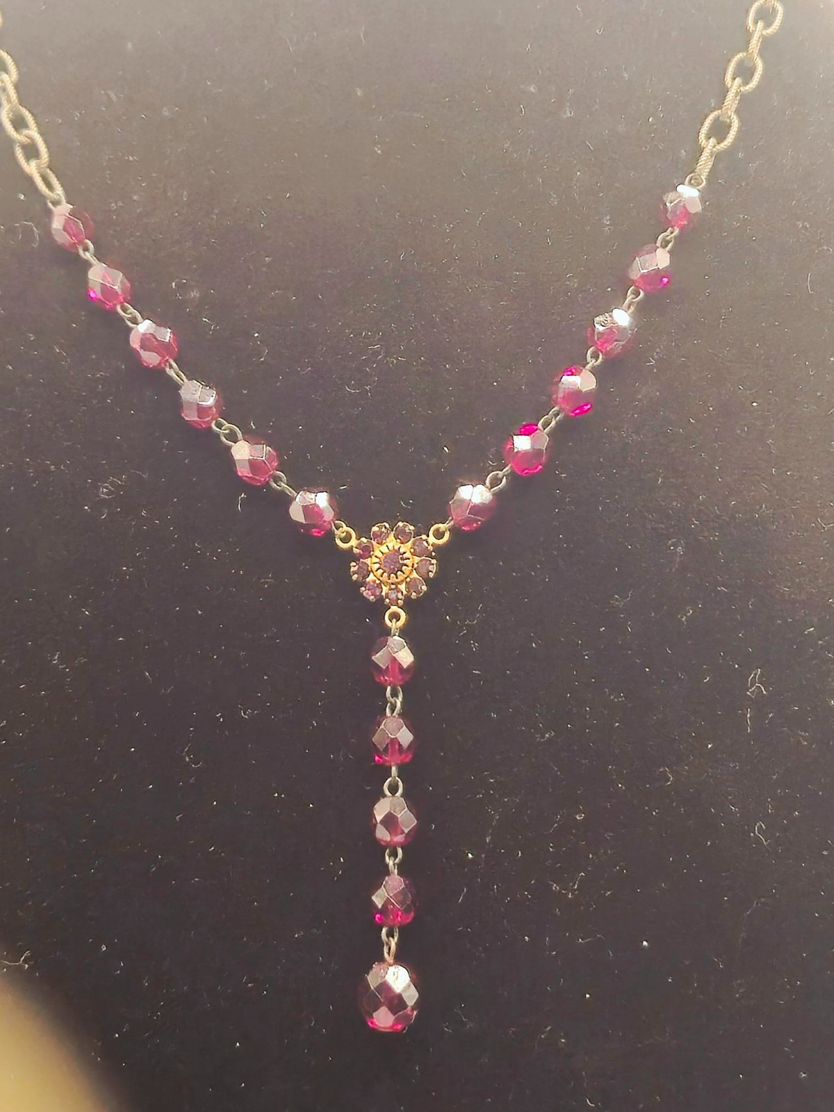 Vintage Ruby Red Glass Bead Y Necklace Gold Tone Floral Crystal Lariat Unsigned