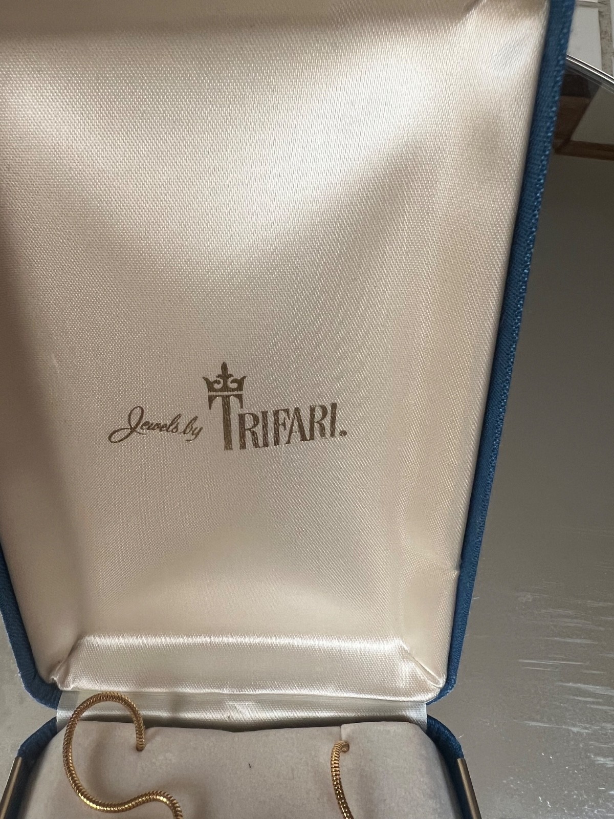 VTG Crown Trifari Lucite Necklace Set Orig Box Interchangeable