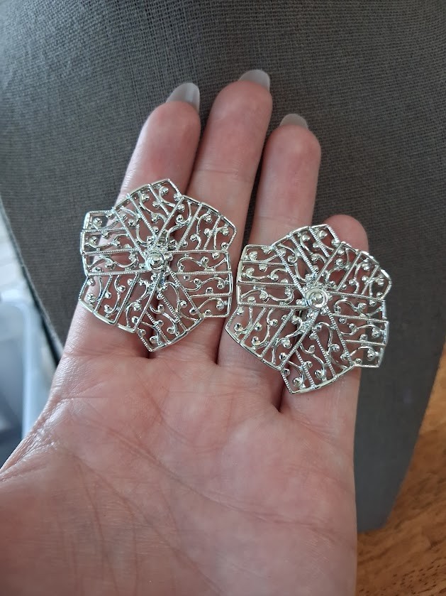 Vintage Sarah Coventry clip on earrings