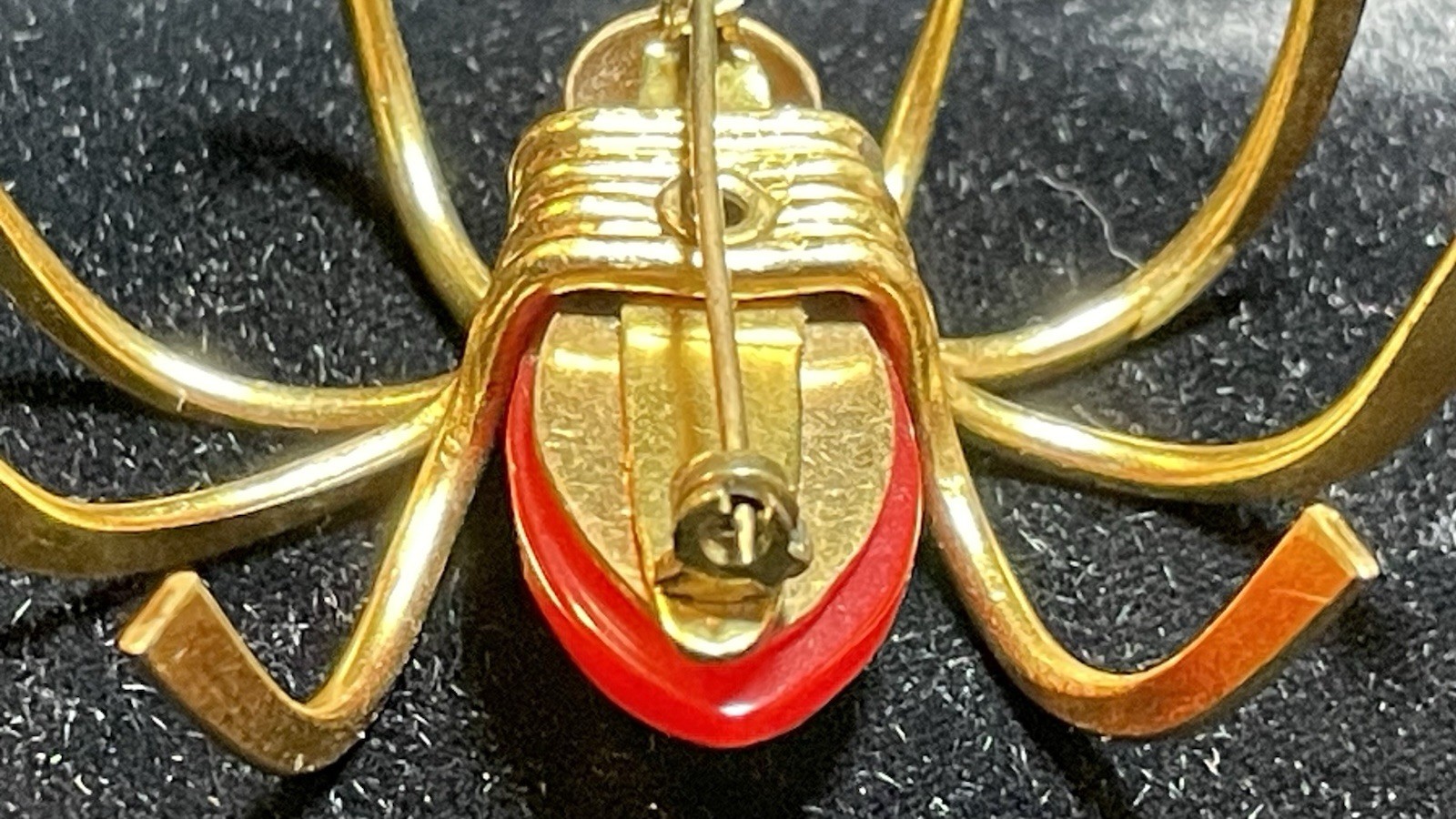 VTG 1930s-40s SPIDER BROOCH CHERRY RED BAKELITE & GOLD PLATED BRASS BODY MINTY!