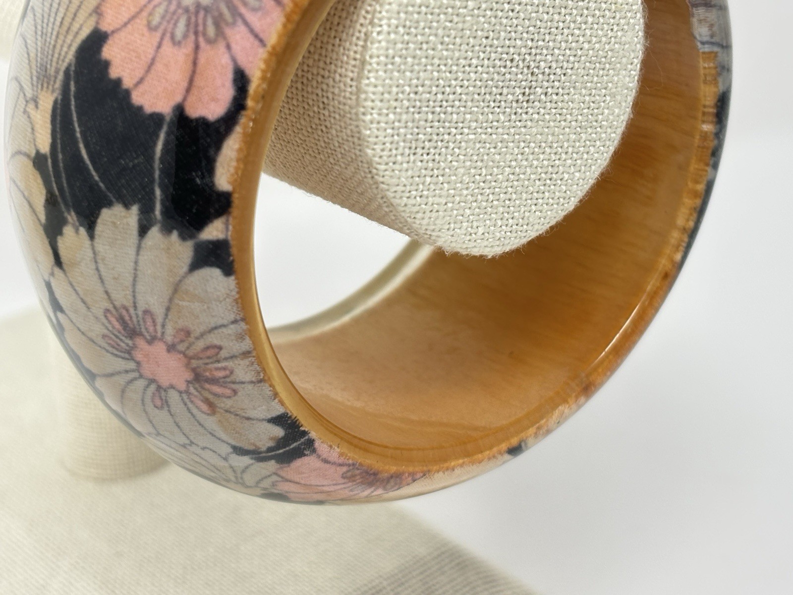 Vintage Chunky Floral Encased Wood Bangle Bracelet Y2K Boho 8″ Stackable