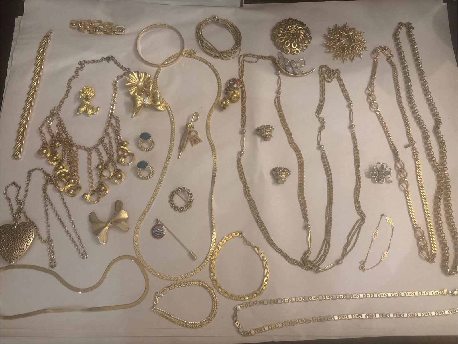 30 Vtg Goldtone Costumes Jewelry Lot Coro, SAC, Lisner, Trifari, 7 Monet, Etc.