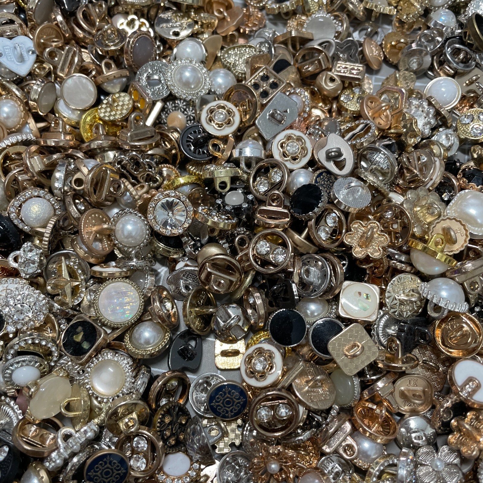 Vintage-now Costume Jewelry makeing Lots button Read Description 50pcs