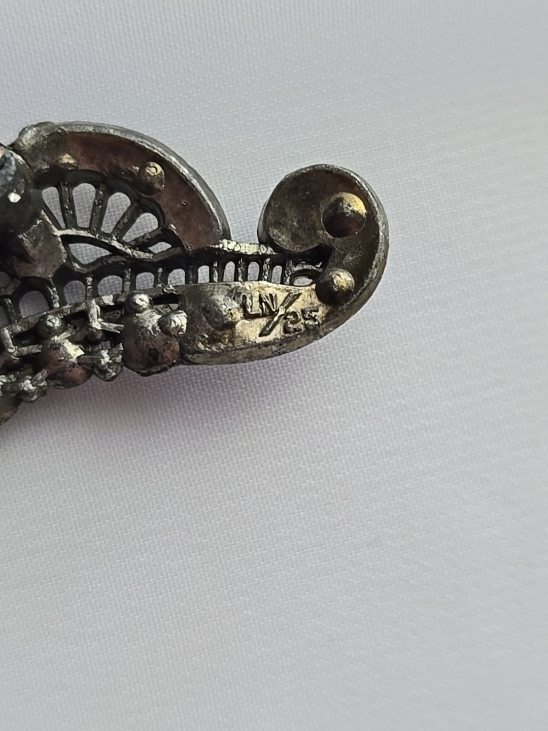 1930s Little Nemo Leaf Brooch LN 25 Multicolor Rhinestones Pot Metal Pin 3.5″