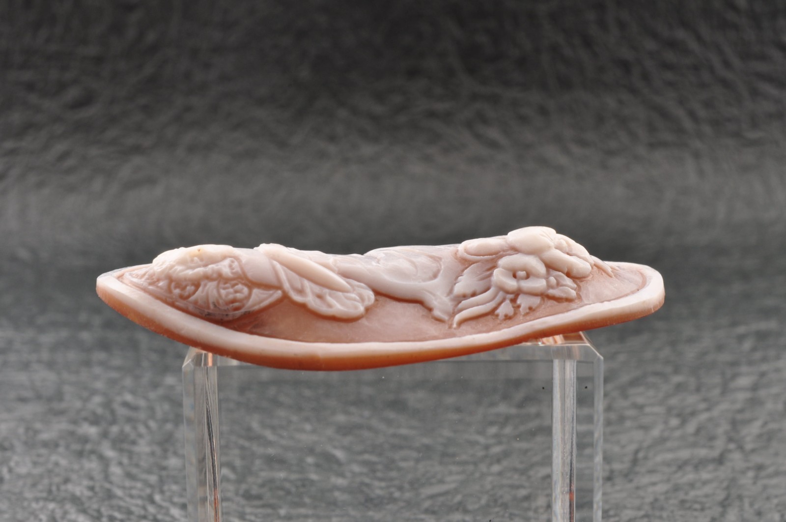 Vintage shell cameo carved “Woman drinking wine” (total 47.0ct) sign by artist.