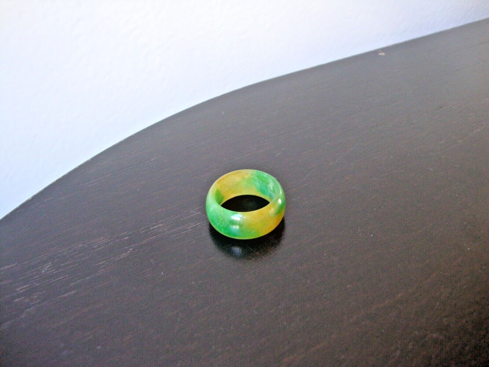 VINTAGE 1970s HONG KONG MULTICOLOR JADE AGATE 10 MM BAND SZ 8.5