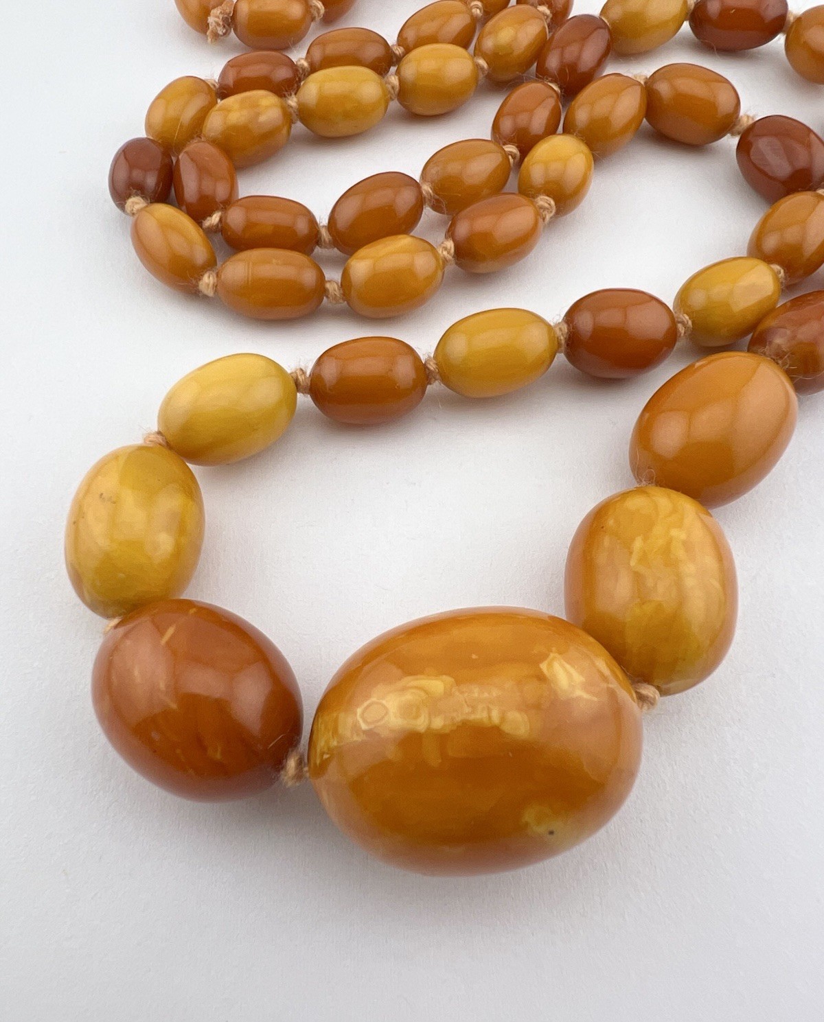 62.4g – Antique Butterscotch Egg Yolk Baltic Amber Swirl Round Bead Necklace 34″
