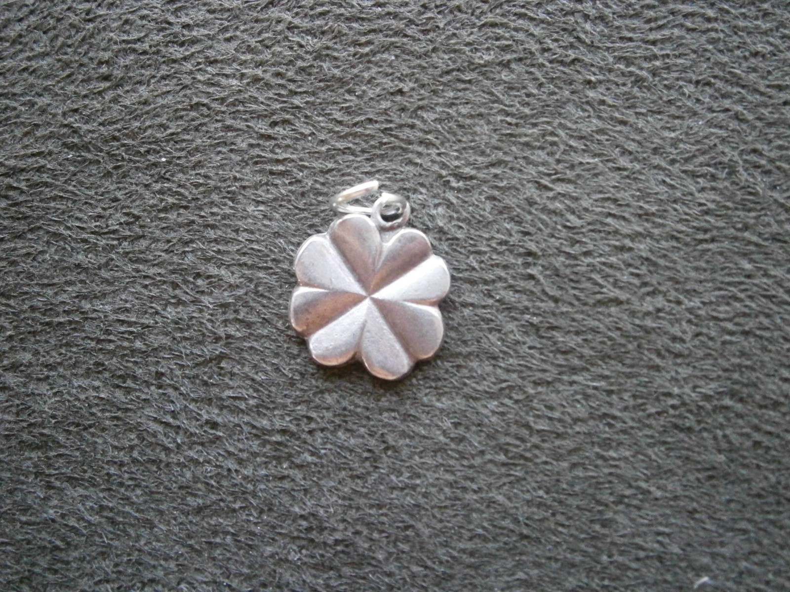Lucky Four Leaf Clover Vintage Sterling Silver Bracelet Charm Pendant 1.3g