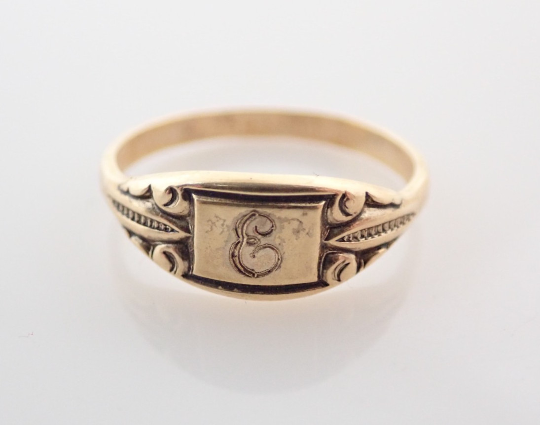 Vintage 18k HGE Signet Initial Letter “E” Pinky Band Ring Sz 5.75