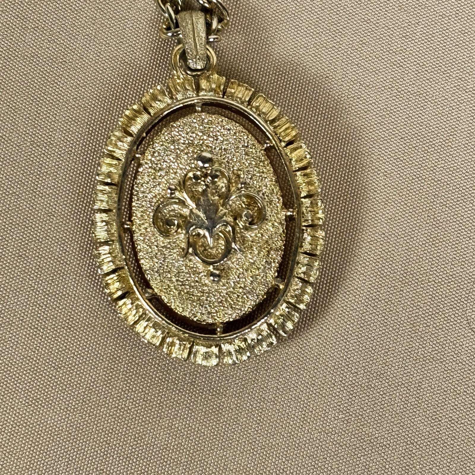 Cameo Pendant Vintage Victorian Revival Gold Tone Etched Back 25in B11