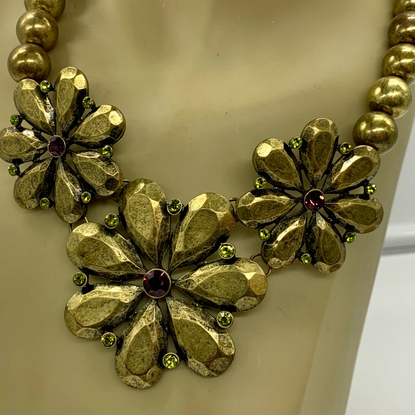 VINTAGE ? BRASS OR METAL ALLOY PINK GLASS TRIPLE FLOWER BEAD NECKLACE