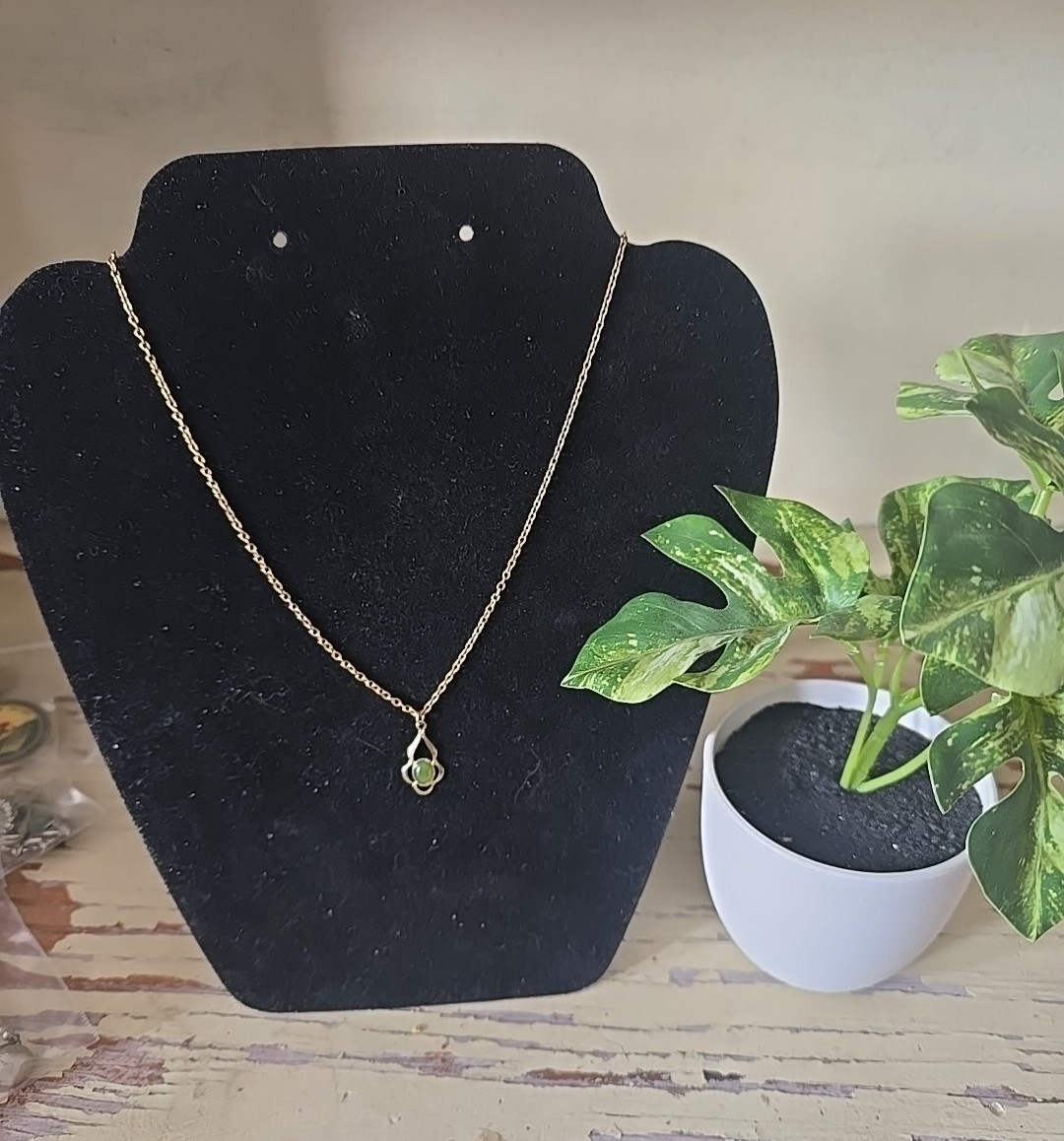 Vtg Filigree Jade Pendant Gold Tone Chain Minimalist Fashion Jewelry Necklace