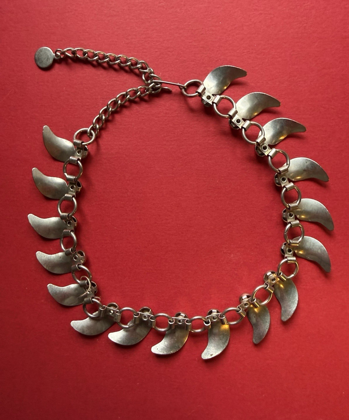 Vintage Mid Century Artistic Silver Tone Leaf Circle Chain Choker Necklace MCM