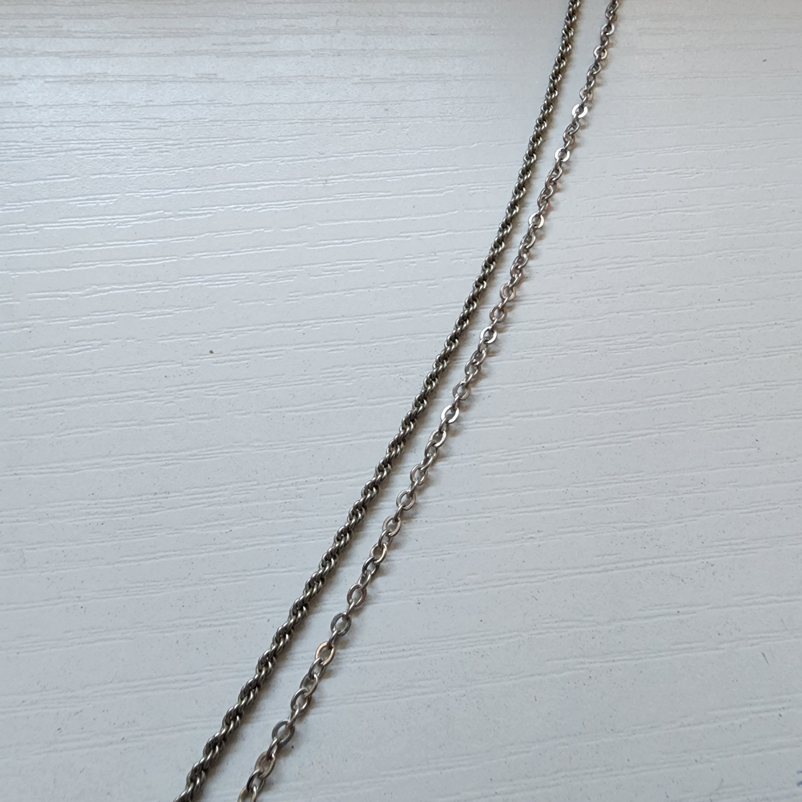 Set Of 2 Silver Toned Necklaces Twisted Rope And Link Chain Vintage 19″ 16″ Inch