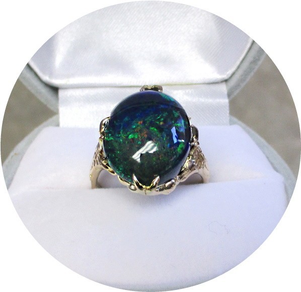 Stunning BLACK OPAL – Solid Natural – Blue-Green – 14k Vintage Yellow Gold Mtg