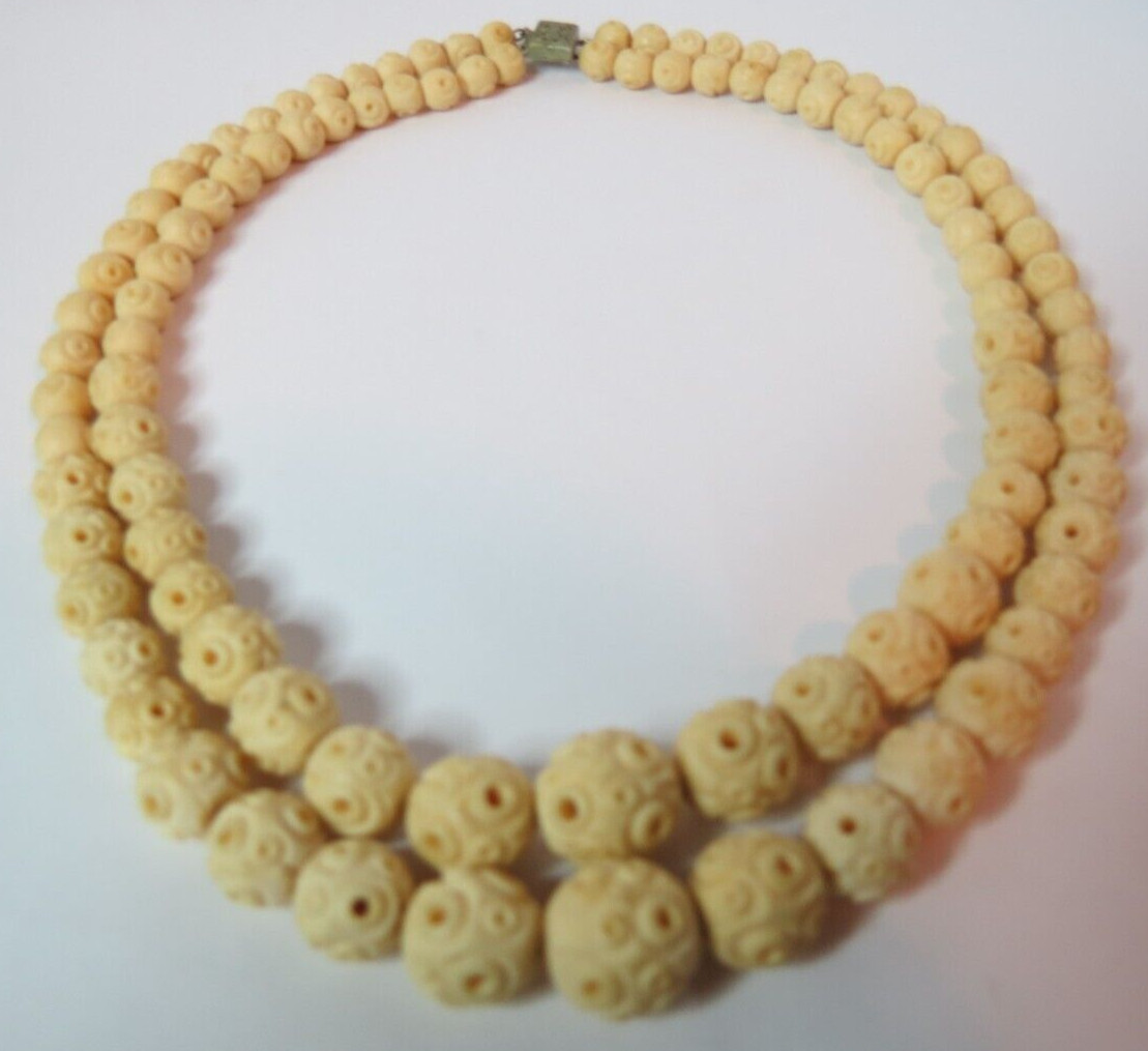 VINTAGE BONE BEADED DOUBLE ETCHED CURVED CHOKER NECKLACE 14 1/2″ LONG….