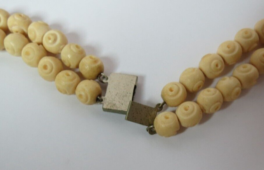 VINTAGE BONE BEADED DOUBLE ETCHED CURVED CHOKER NECKLACE 14 1/2″ LONG….