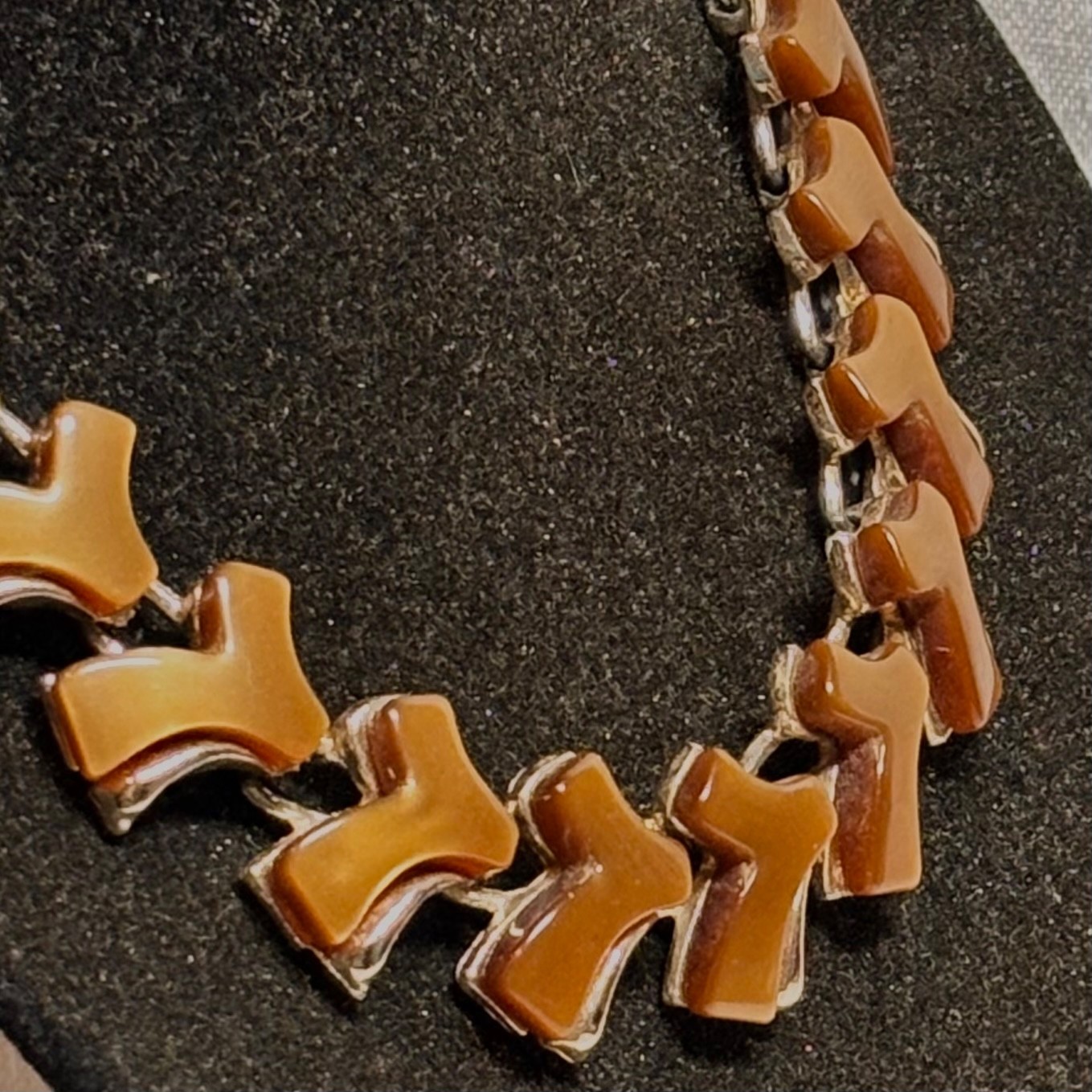 NECKLACE vintage thermoset lucky 7s golden brown silvertone metal hook unsigned