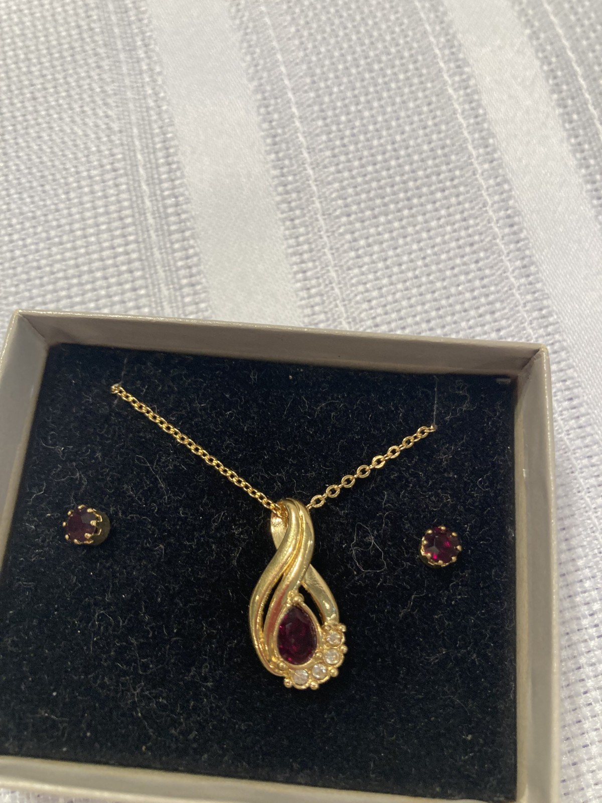 Vintage Avon Simulated Garnet Necklace and Earring Set Teardrop-Shaped Pendant