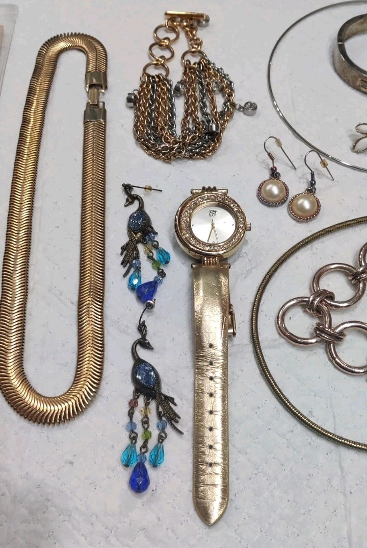 Lot Of Estate Costume Jewelry, 15 Pcs