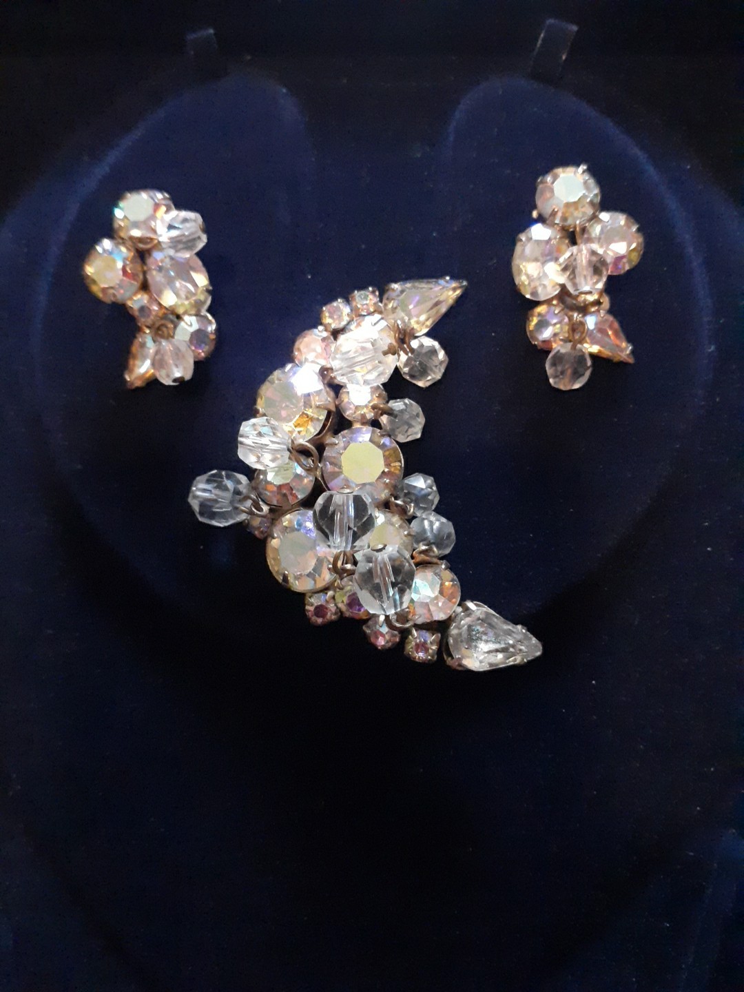 Vintage 1950s KRAMER Rhinestone and Dangling Beads Brooch & Clip On Earrings