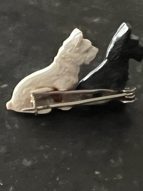 Vintage 2 SCOTTIE TERRIER DOGS *BLACK-WHITE *PIN-BROOCH *GREAT BRITAIN *C CLASP