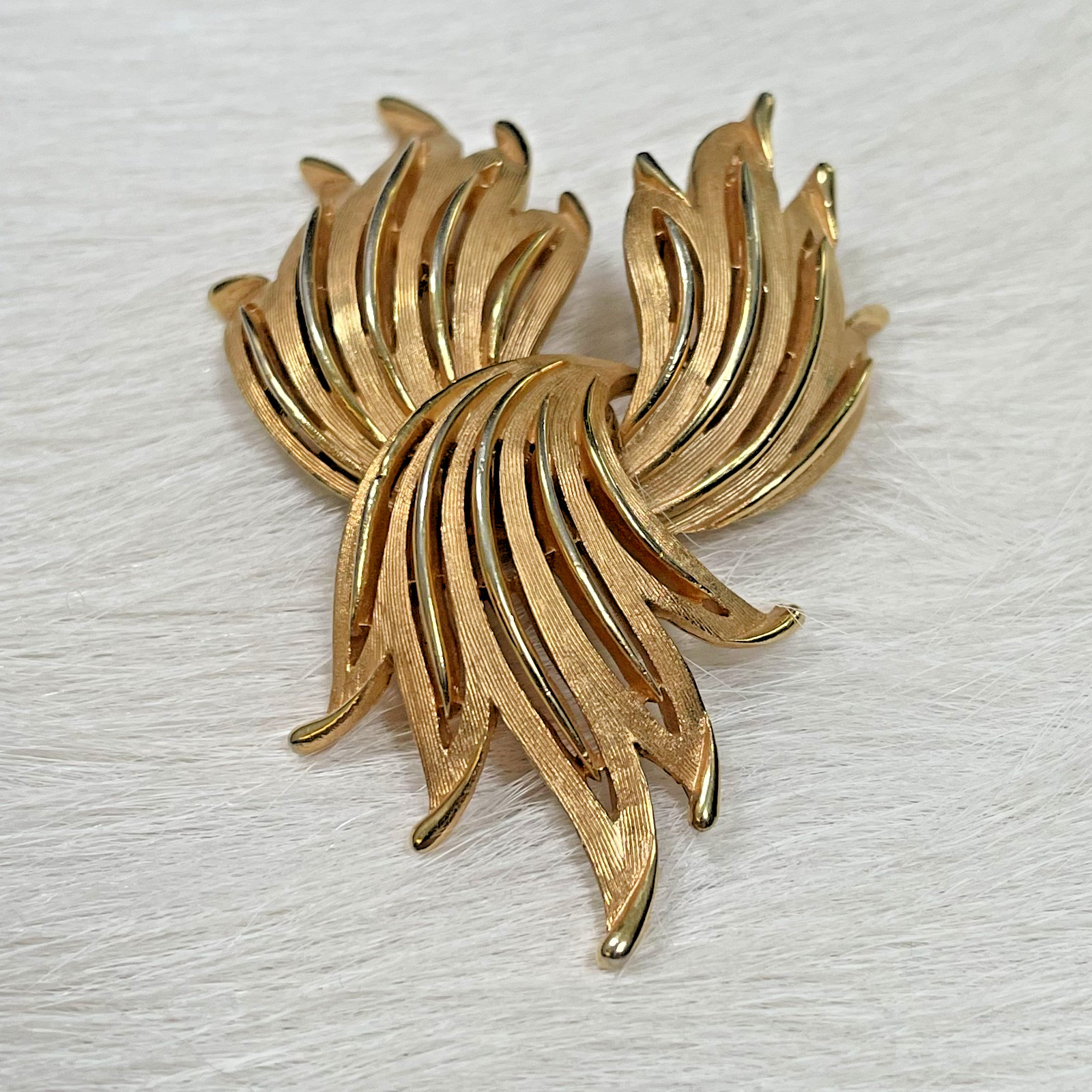 Vintage Crown Trifari Stunning Brushed Gold Tone Flame Design Brooch 1950s