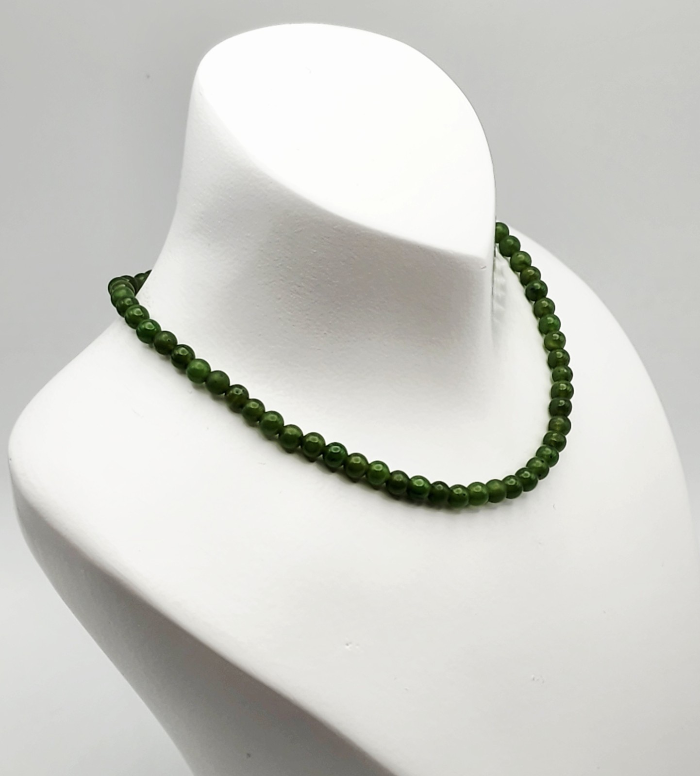 Vintage Gold Filled Clasped Nephrite Jade 4mm Beaded Necklace 16″ Long