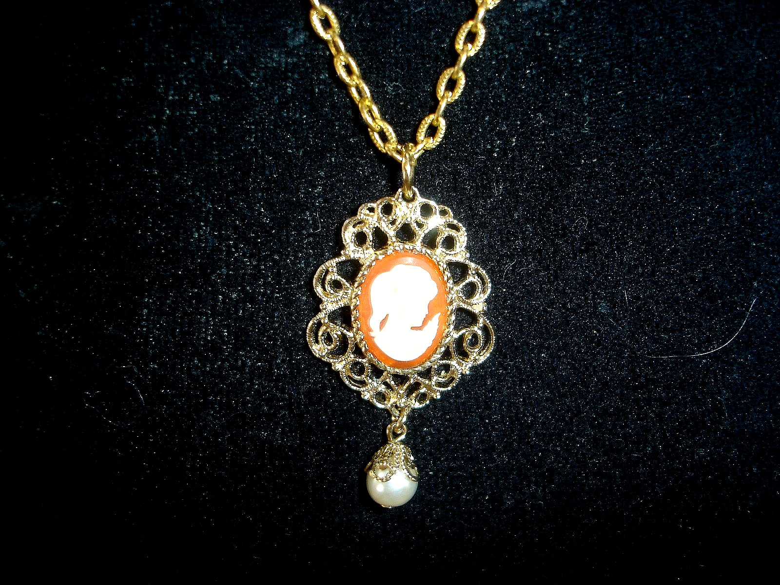 Vintage Sarah Coventry Coral CAMEO Dangling Pearl Pendant Gold Tone Necklace