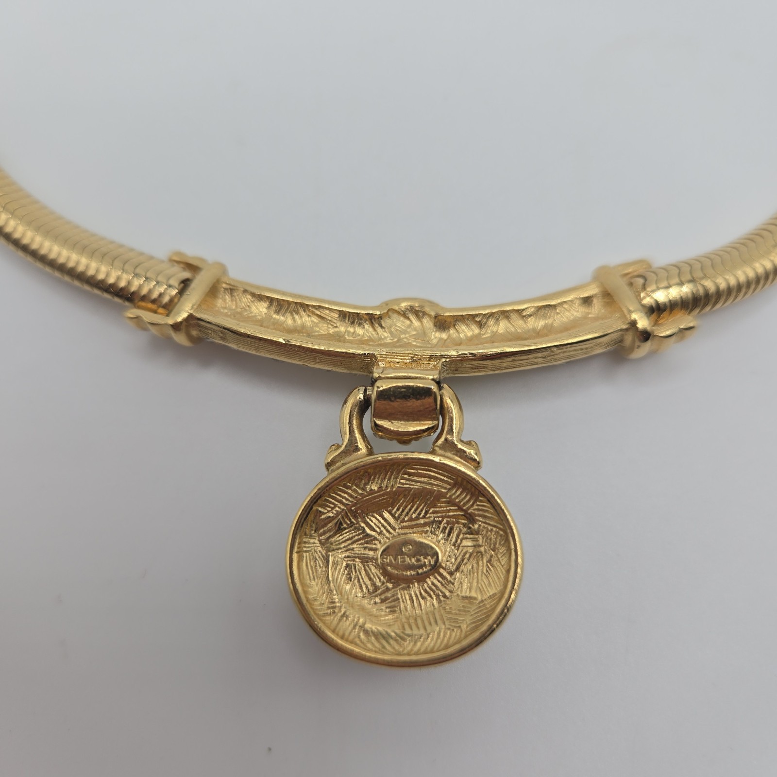 Vintage Givenchy Gold Tone Green Cabochon Rhinestone Omega Choker Necklace (033)
